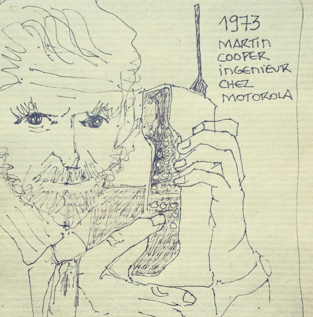 Martin Cooper tenant le 1er téléphone portable. Texte : "1973 MARTIN COOPER INGENIEUR CHEZ MOTOROLA"