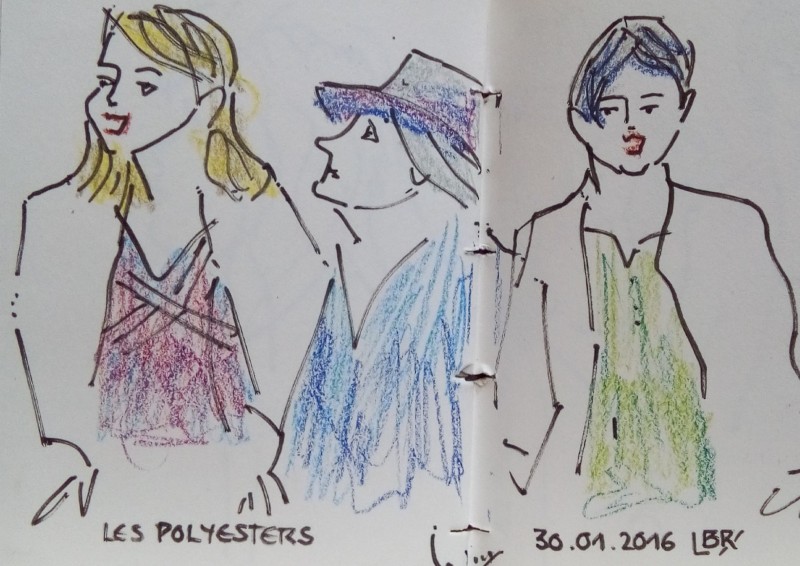 Trois femmes, en buste, chantant, dont l'une de profil avec un chapeau. Texte "LES POLYESTERS 30.01.2016". Signé BR.